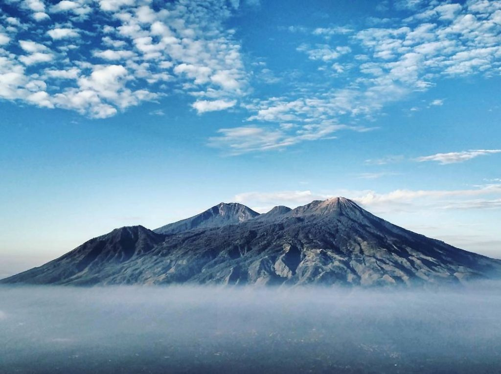Hobi Mendaki Gunung? Ini Dia 7 Puncak Tertinggi Jawa Timur